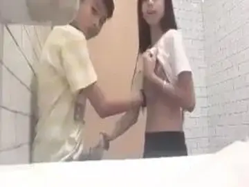 Gadis Cantik Pasrah Goyang Kasur Belajar poster