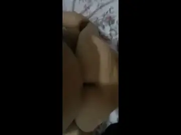 Gadis Cantik Pasrah Posisi Doggy Di Kasur poster