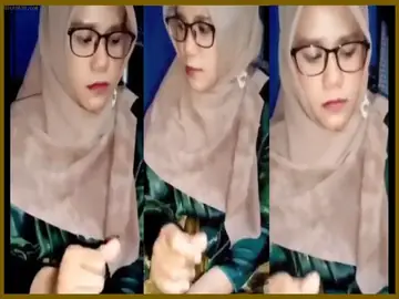 Istri Hijab Lagi Ngambek Di Suruh Blowjob poster