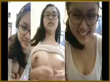 Vcs Cewe Kacamata Cute Pap Toket Mengkel poster
